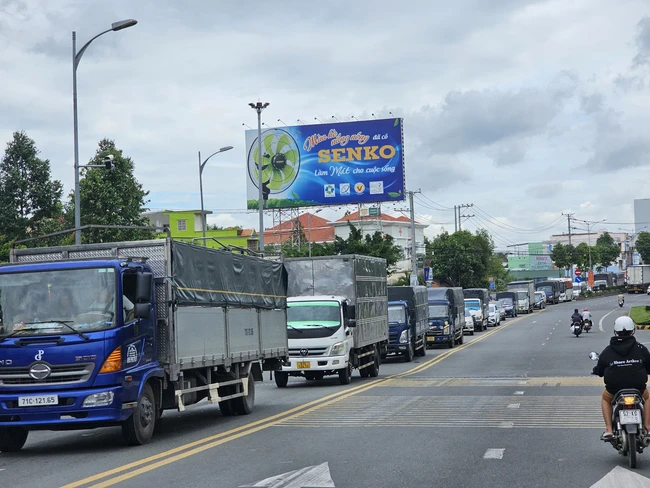 Giao thông ùn tắc buổi sáng ngày đầu nghỉ lễ - Ảnh 5.