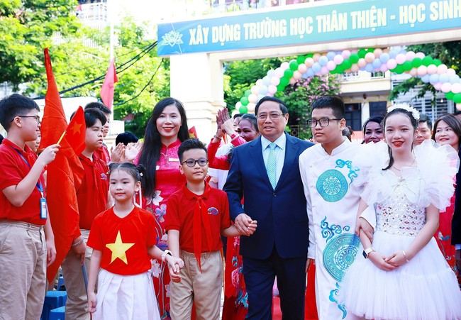 Thủ tướng Phạm Minh Chính: Dạy tốt, học tốt để đưa dân tộc Việt Nam trở thành một dân tộc thông thái - Ảnh 1.